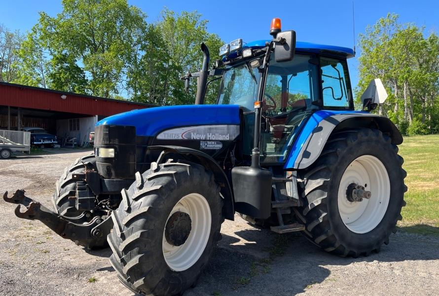 2002 New Holland TM175