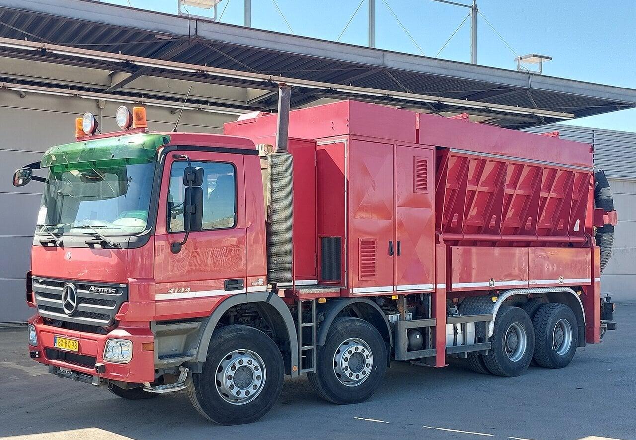 2010 Mercedes Actros 4144 Vacuum truck